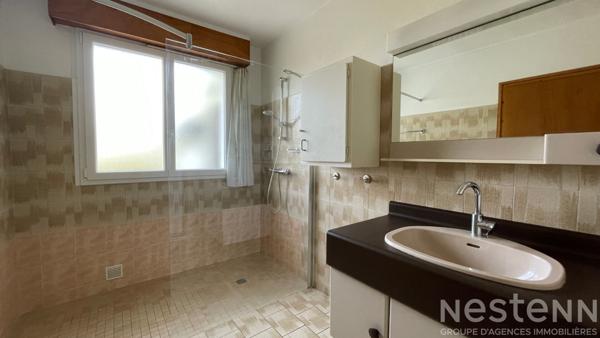 A vendre à ERDEVEN : maison à l'architecture néo bretonne offrant de grands volumes non loin du bourg