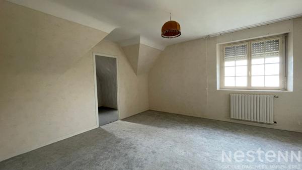 A vendre à ERDEVEN : maison à l'architecture néo bretonne offrant de grands volumes non loin du bourg