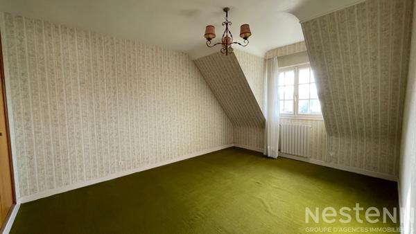 A vendre à ERDEVEN : maison à l'architecture néo bretonne offrant de grands volumes non loin du bourg