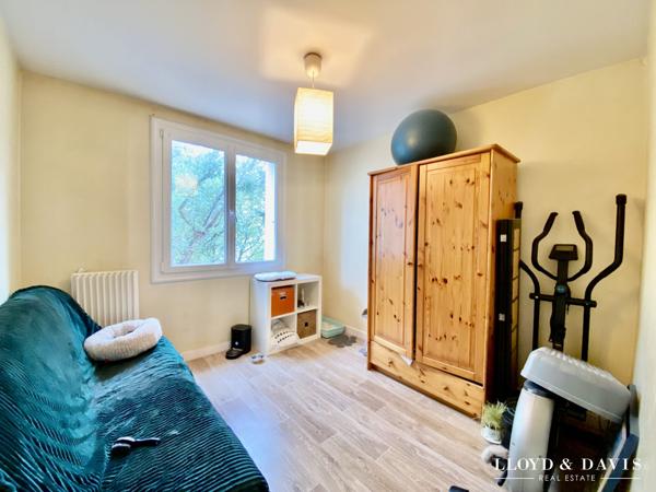 Appartement T3 traversant avec balcon, cave, box fermé et parking