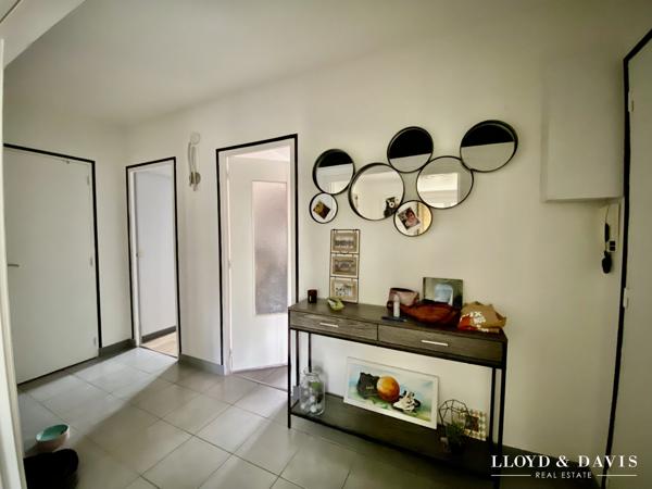 Appartement T3 traversant avec balcon, cave, box fermé et parking