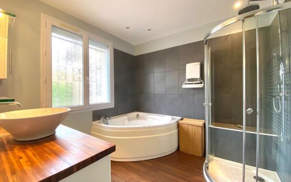 Maison à vendre    7 pièces •  Mézières-sur-Seine