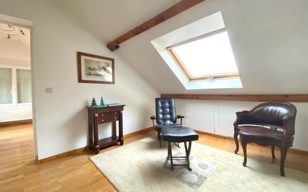 Maison à vendre    7 pièces •  Mézières-sur-Seine