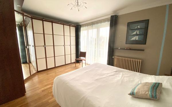 Maison à vendre    7 pièces •  Mézières-sur-Seine