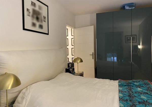 Appartement contemporain T5 traversant avec terrasse au 1er étage d'une résidence de grand standing