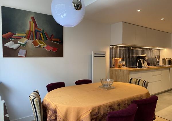Appartement contemporain T5 traversant avec terrasse au 1er étage d'une résidence de grand standing