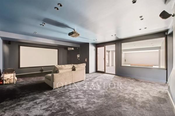 Rueil Malmaison Maison avec piscine intérieure et terrasses