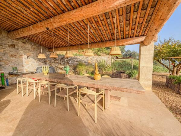 Sur les hauteurs de St Tropez - sublime maison d'architecte