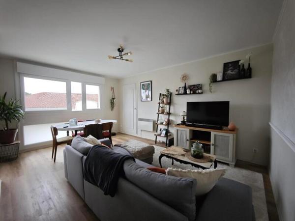 Appartement lumineux rénové – Résidence de la Hollande – Centre-ville de Cholet