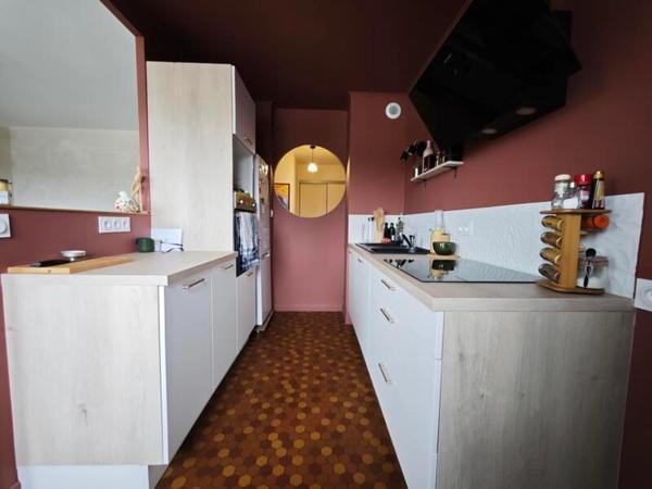 Appartement lumineux rénové – Résidence de la Hollande – Centre-ville de Cholet