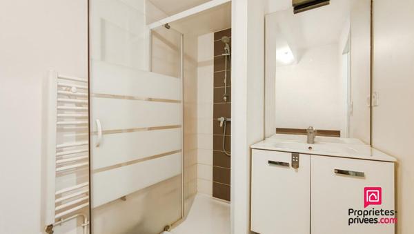 NANTES - STUDIO HYPER CENTRE AU CALME AVEC TERRASSE ET VERDURE