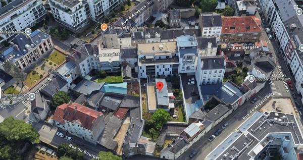 NANTES - STUDIO HYPER CENTRE AU CALME AVEC TERRASSE ET VERDURE
