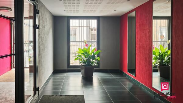 NANTES - STUDIO HYPER CENTRE AU CALME AVEC TERRASSE ET VERDURE