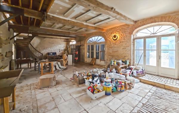 Propriété à vendre au centre du village