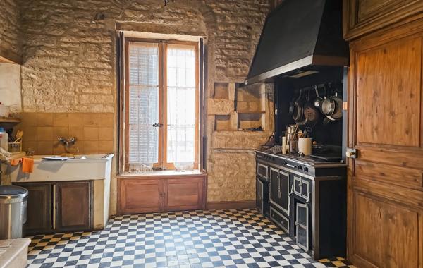 Propriété à vendre au centre du village