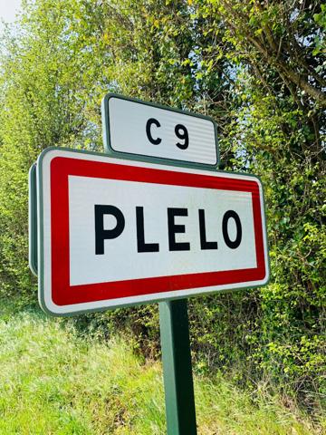 Terrain constructible de 997m² borné et non viabilisé à Plélo