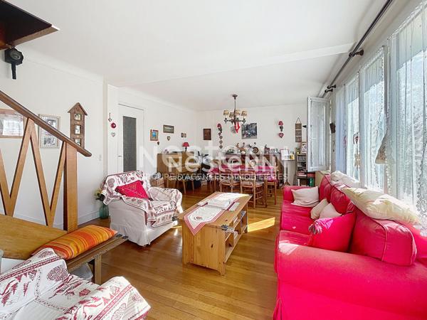 Maison meulière à Saint Cyr L Ecole quartier de l'Epi d'Or .