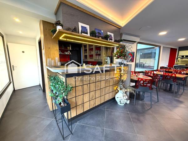 Bar restaurant Murs et fonds à côté de la Gare