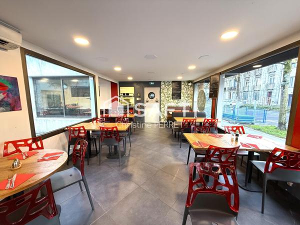 Bar restaurant Murs et fonds à côté de la Gare