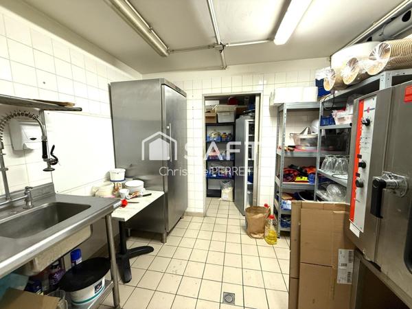 Bar restaurant Murs et fonds à côté de la Gare