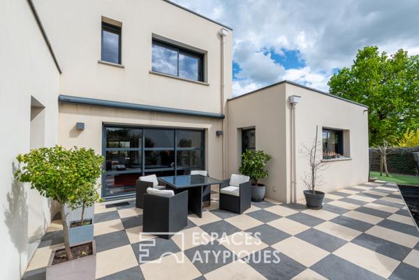 Vaste contemporaine cubique avec piscine à dix minutes de Rennes
