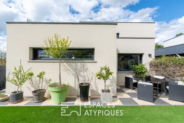 Vaste contemporaine cubique avec piscine à dix minutes de Rennes