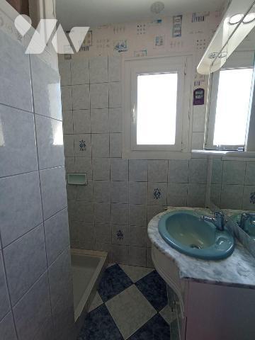 A SAINT GEORGES DES GROSEILLERS, Une maison d'habitation de trois pièces principales comprenant...