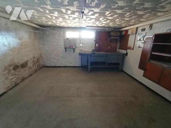 A SAINT GEORGES DES GROSEILLERS, Une maison d'habitation de trois pièces principales comprenant...