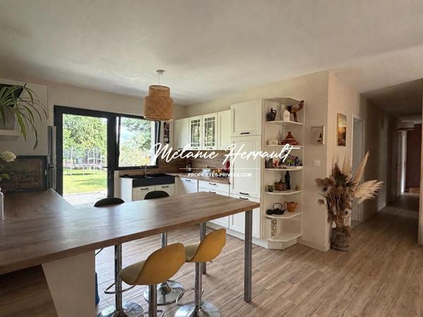 Maison individuelle - 6 pièces - 4 chambres - Parigné l'Evêque (72250)