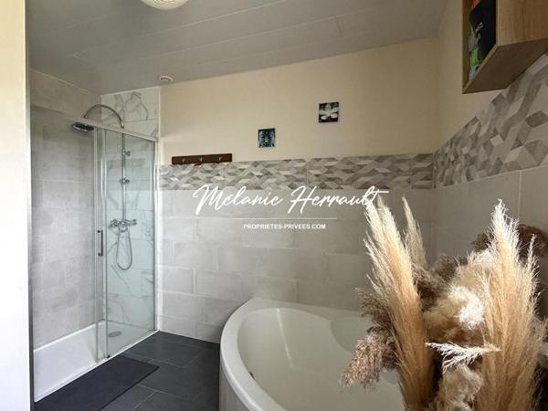 Maison individuelle - 6 pièces - 4 chambres - Parigné l'Evêque (72250)
