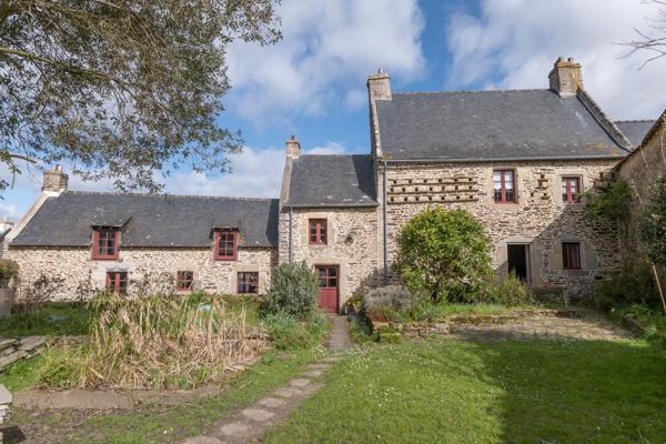 A vendre Demeure du XVIème siècle au coeur de SARZEAU