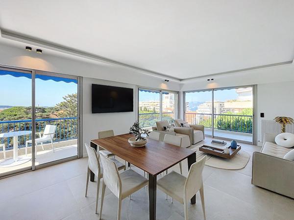 Cannes Basse Californie appartement rénové à vendre 4 pièces vue mer - Garage et parking