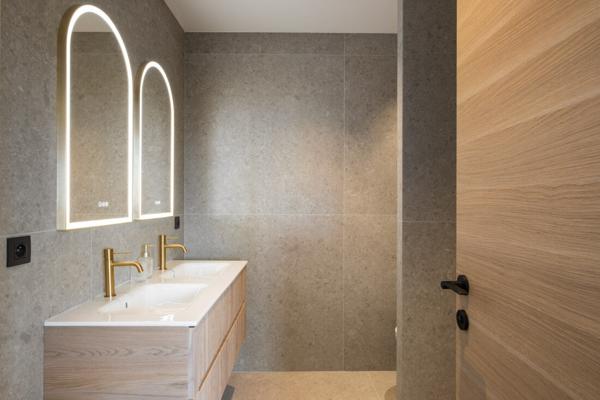 Cannes Basse Californie appartement rénové à vendre 4 pièces vue mer - Garage et parking