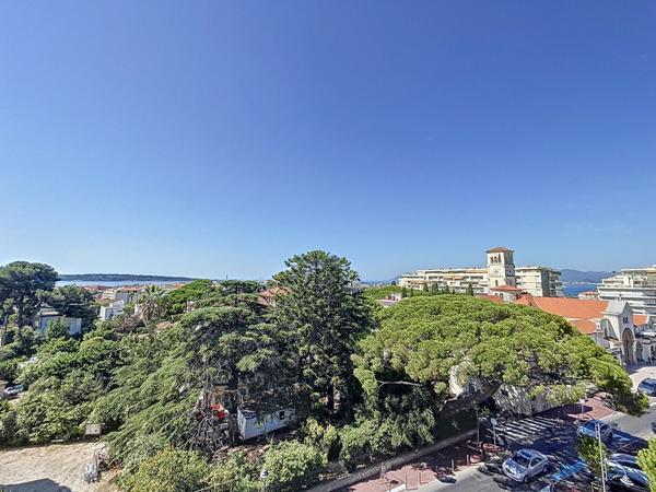 Cannes Basse Californie appartement rénové à vendre 4 pièces vue mer - Garage et parking