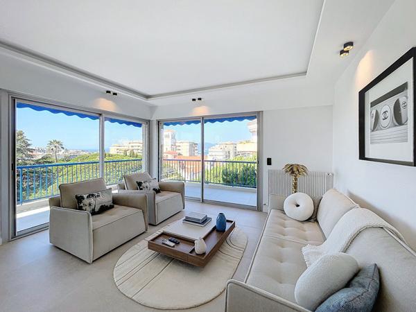 Cannes Basse Californie appartement rénové à vendre 4 pièces vue mer - Garage et parking