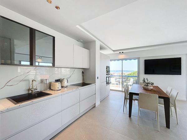 Cannes Basse Californie appartement rénové à vendre 4 pièces vue mer - Garage et parking