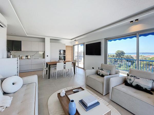 Cannes Basse Californie appartement rénové à vendre 4 pièces vue mer - Garage et parking