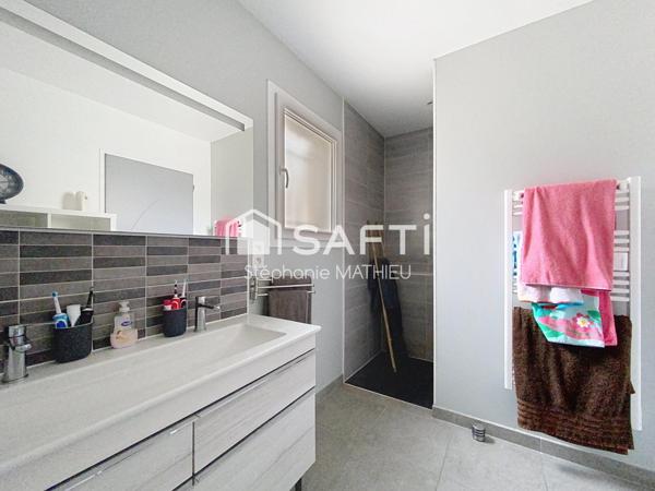 Villa tout confort avec piscine et dépendance