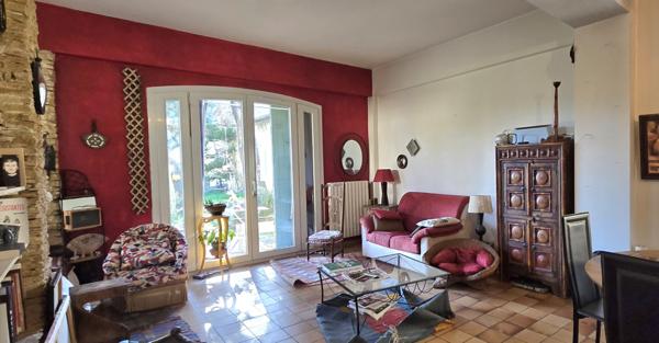 Orange (84100) APPARTEMENT TYPE 4 de 100m2 VENDU LOUE AVEC PLACES DE PARKING ET JARDIN