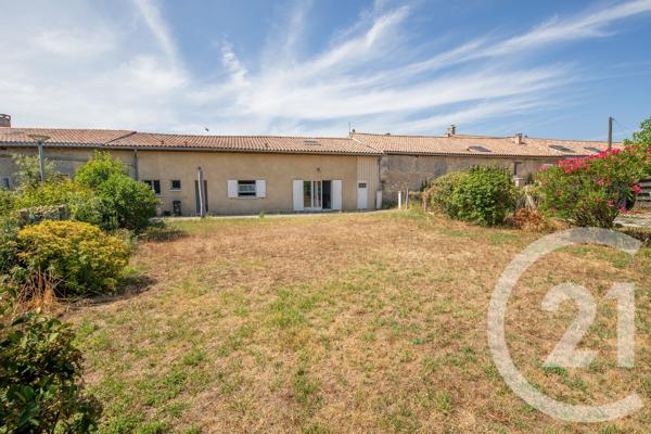 Maison à vendre  5 pièces - 141 m 2   LE TAILLAN MEDOC  - 33