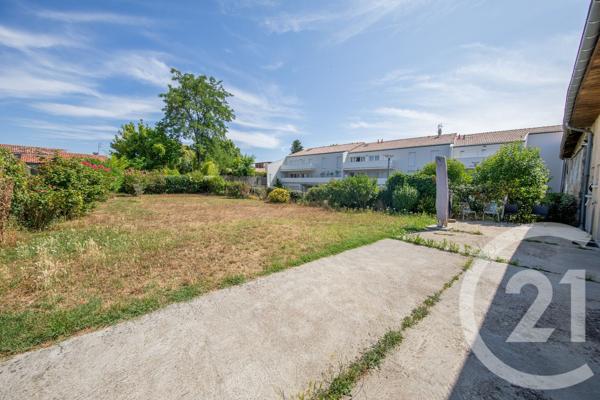 Maison à vendre  5 pièces - 141 m 2   LE TAILLAN MEDOC  - 33