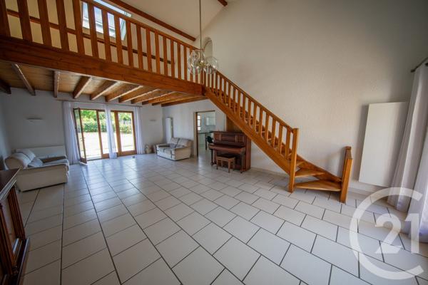 Maison à vendre  5 pièces - 141 m 2   LE TAILLAN MEDOC  - 33