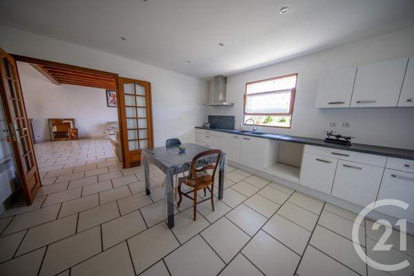 Maison à vendre  5 pièces - 141 m 2   LE TAILLAN MEDOC  - 33