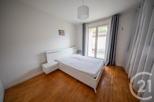 Maison à vendre  5 pièces - 141 m 2   LE TAILLAN MEDOC  - 33