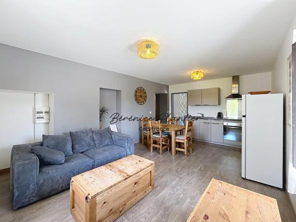 Appartement rénové avec deux espaces de vie indépendants