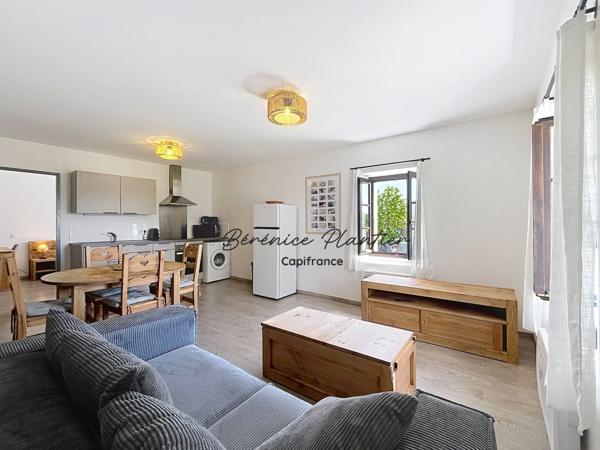 Appartement rénové avec deux espaces de vie indépendants