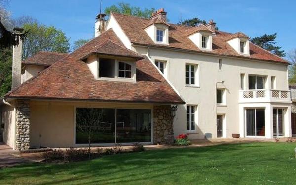 Maison à vendre    9 pièces •  Varennes-Jarcy