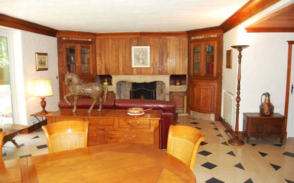 Maison à vendre    9 pièces •  Varennes-Jarcy