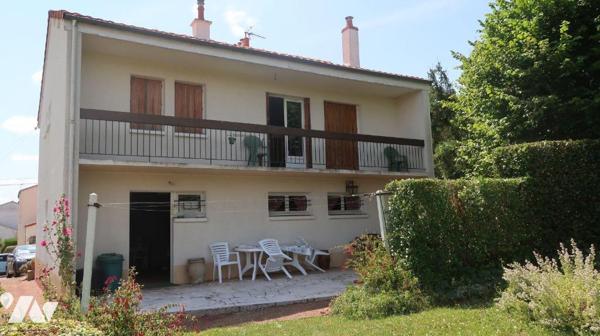 Entre la gare et Les Minimes, ds quartier calme, PAVILLON +110m2 hab, comprenant :
. en RC : e...