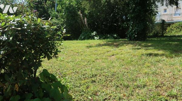 Entre la gare et Les Minimes, ds quartier calme, PAVILLON +110m2 hab, comprenant :
. en RC : e...